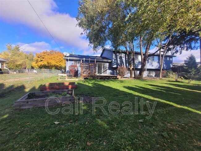 Building Photo - 10714 E Augusta Ave