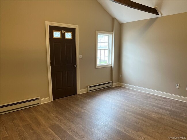 Building Photo - 6 Main St