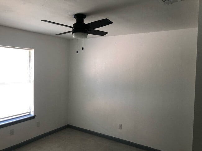Building Photo - 707 N Keralum Ave