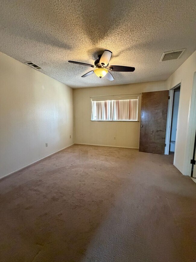 Building Photo - 3 Bedroom 2 Bathroom House with 2 Car Garage Located in Lenwood