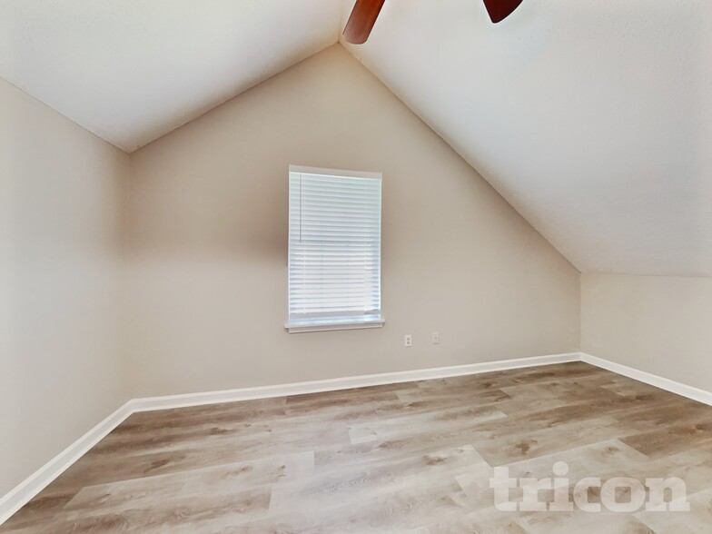 Building Photo - 2378 Iron Horse Dr