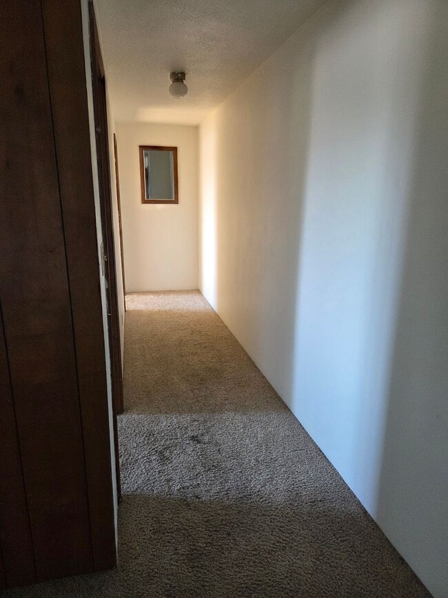 Building Photo - 2 bed 1 bath