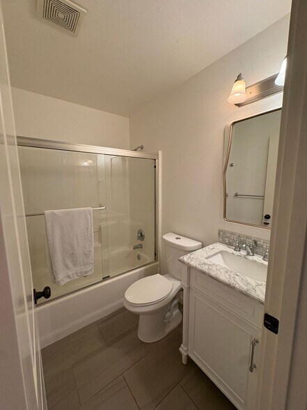 Building Photo - 3650 Summerlinn Dr