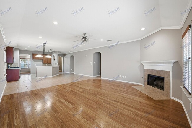 Building Photo - 604 Creekside Dr