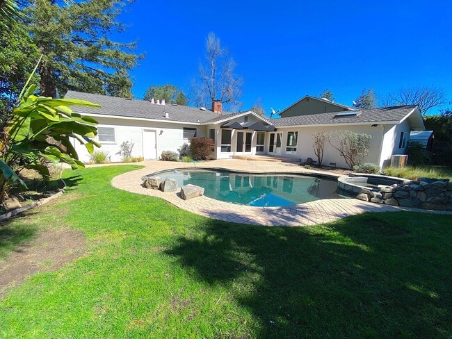Building Photo - Beautiful 3 Bed + 2 Bath Los Altos Home - ...