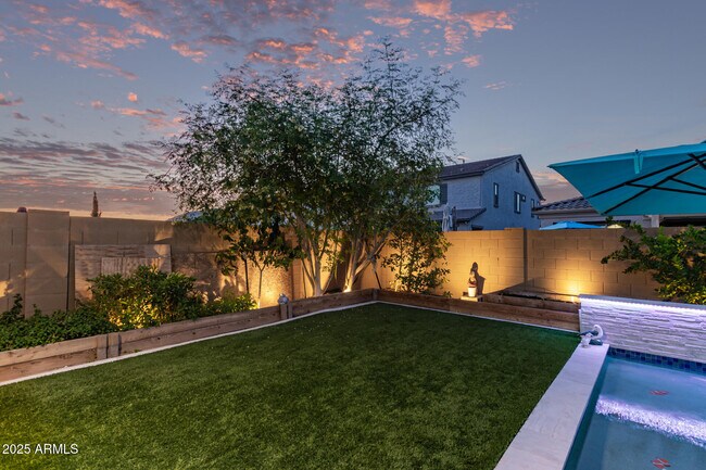 Building Photo - 2316 E Canary Dr