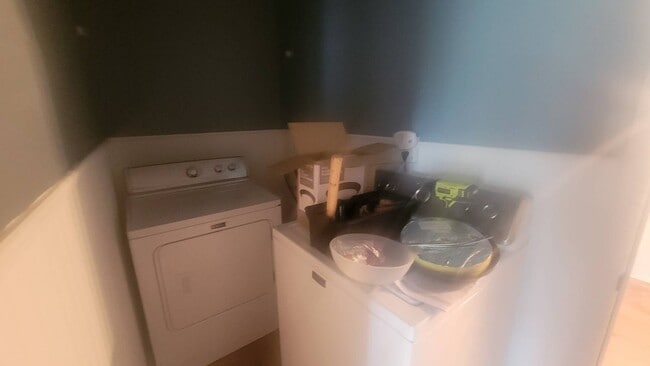 Building Photo - 1020 5th St