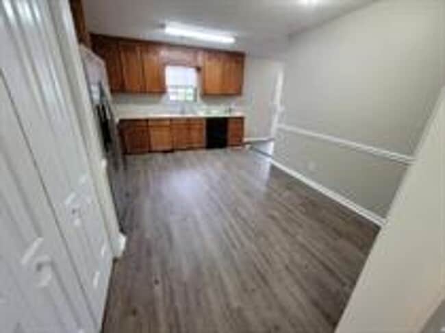 Building Photo - Cozy & Spacious 3 Bedroom Home with Garage and Private Backyard