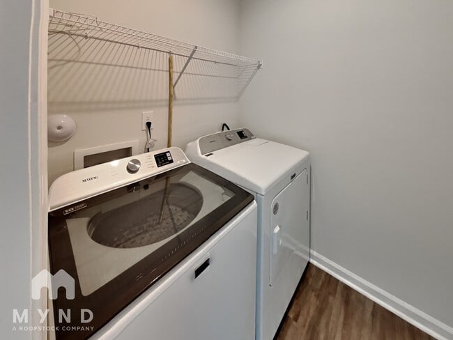 Building Photo - 807 McKenzie Pk Ter