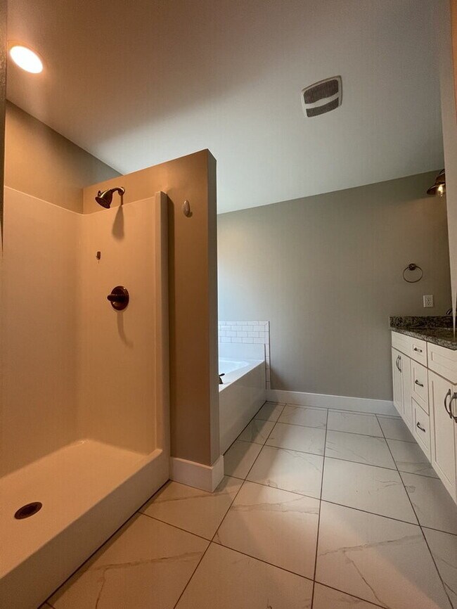 Building Photo - "Charming 4-Bedroom Retreat in Anderson with Spacious 1760 Sq Ft Layout - Your Perfect Home Awaits!"