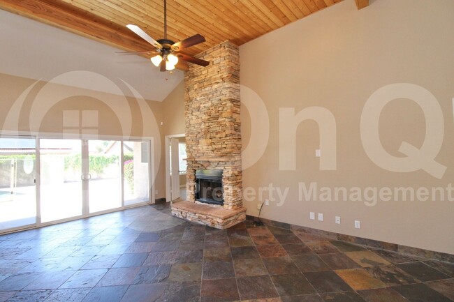 Building Photo - 11115 E Mercer Ln