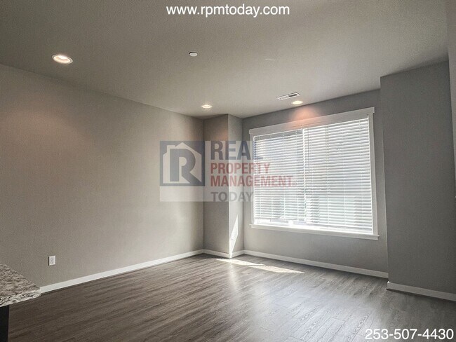 Building Photo - Vincent - 1539-1541 (Rainier Group)