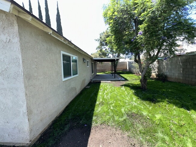 Building Photo - 4 bed with 2 baths in Riverside, CA near UCR