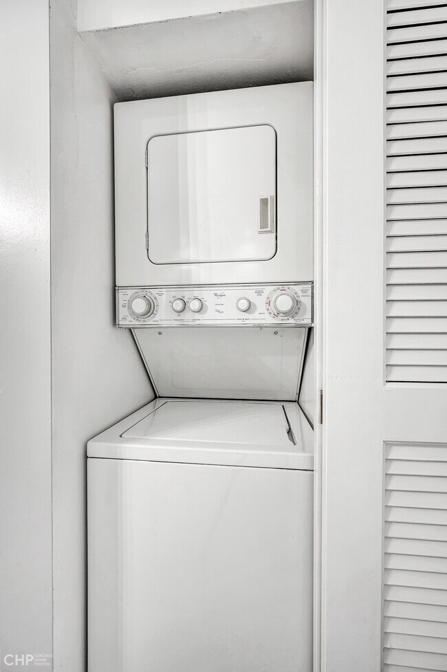 Building Photo - 2202 N Clybourn Ave