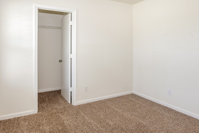 Building Photo - 15230 Mill Valley Dr