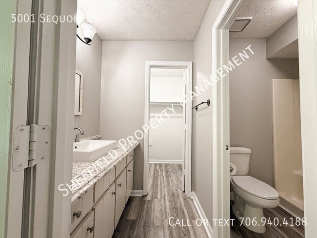 Building Photo - 5001 Sequoia Dr