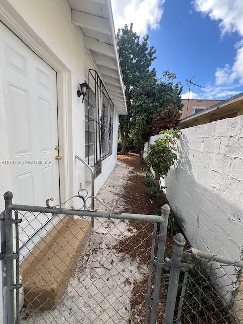 Building Photo - 1262 SW 4th St