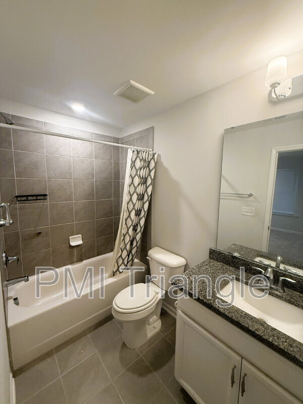 Building Photo - 2280 Grants Pass Station