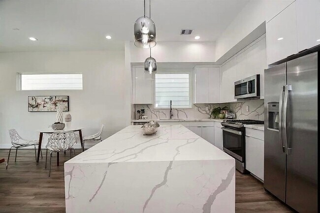 Building Photo - 3609 Dennis St