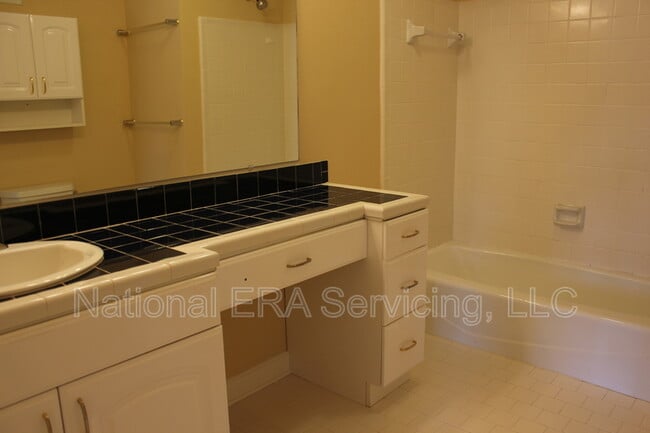 Building Photo - 3247 Salem Cove Trail SE