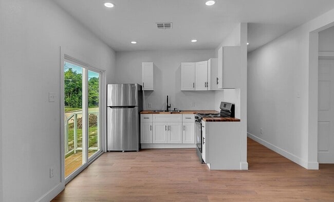Building Photo - Newly Remodeled 4BD 2BA Home in Waco