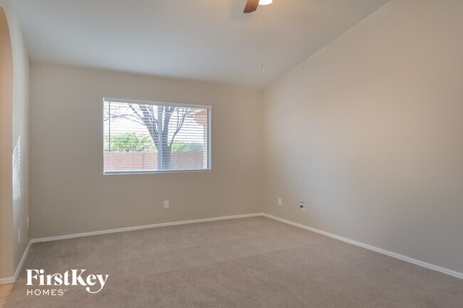 Building Photo - 9550 E Caldwell Dr