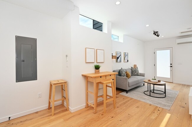 Building Photo - Modern 3-Level Townhome (2020) with Private Roof Deck & A/C