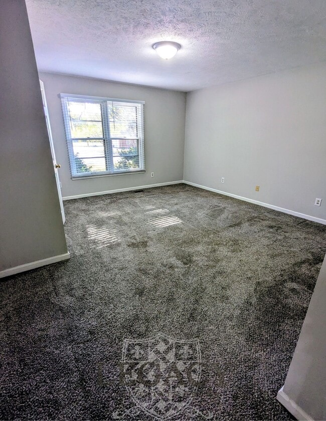 Building Photo - 502 Irongate Blvd