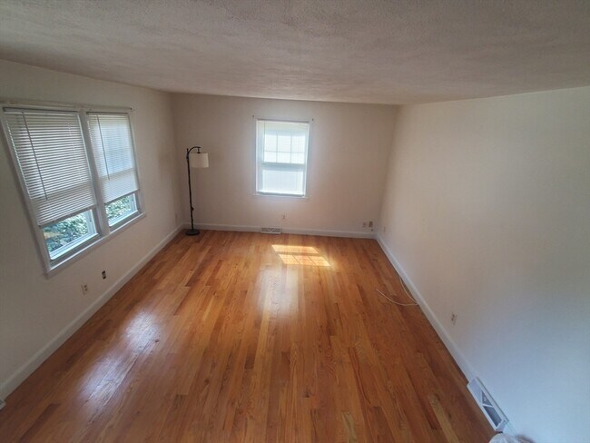 Building Photo - 135 Ashcroft St