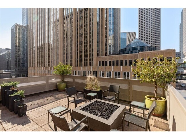 Building Photo - 601 S Marquette Ave