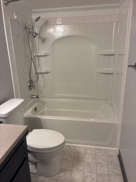 Building Photo - 4524 Camelot Cir
