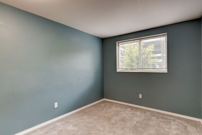 Building Photo - Spacious 3-Bed, 2-Bath Home with Private P...