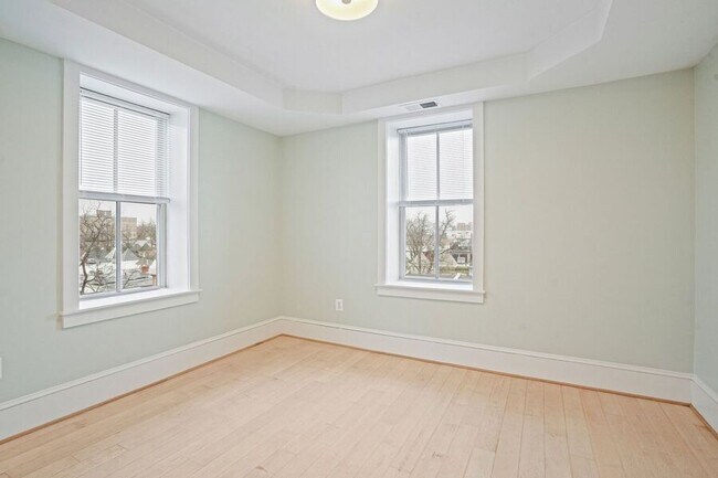 Building Photo - 1451 Park Rd NW