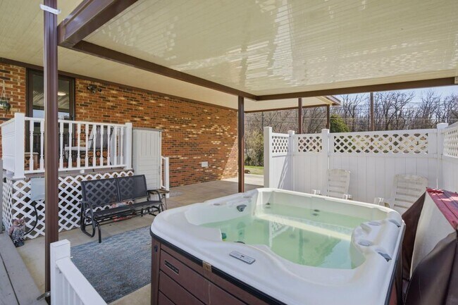 Building Photo - 392 Minga Rd