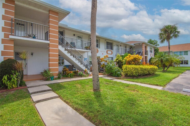 Primary Photo - 1217 S Lakes End Dr