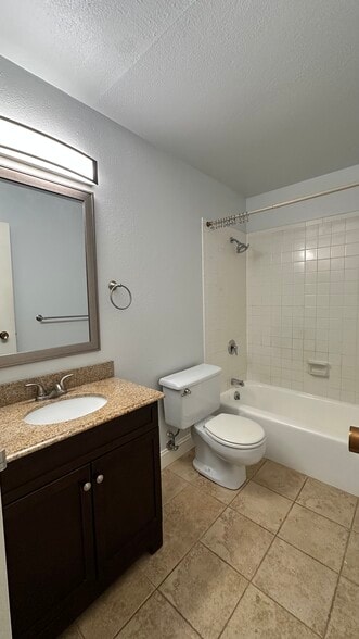 Building Photo - 460 S Marion Pky