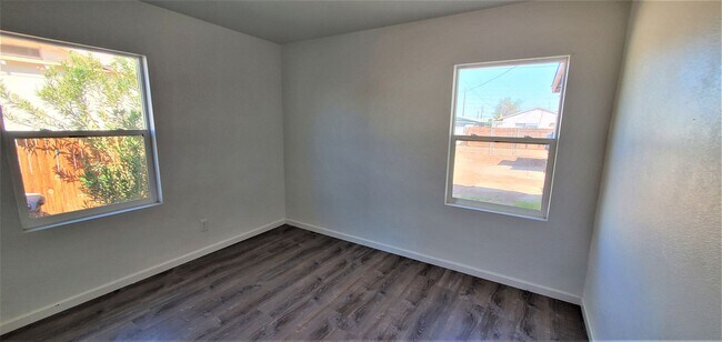 Building Photo - 706 W Euclid Ave