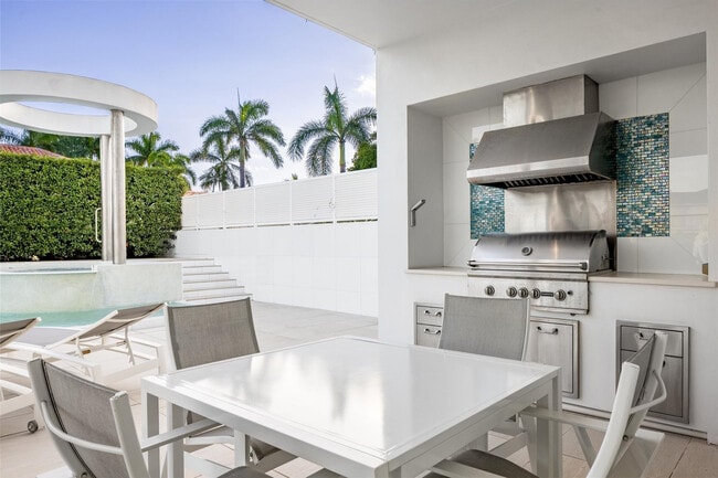 Building Photo - 500 Isle of Capri Dr