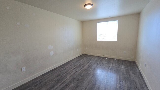 Building Photo - 71(439)