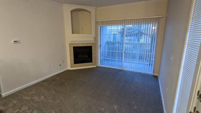 Building Photo - AWESOME 2-BEDROOM CONDO INCL. GARAGE, SWIMMING POOL, WASHER & DRYER!