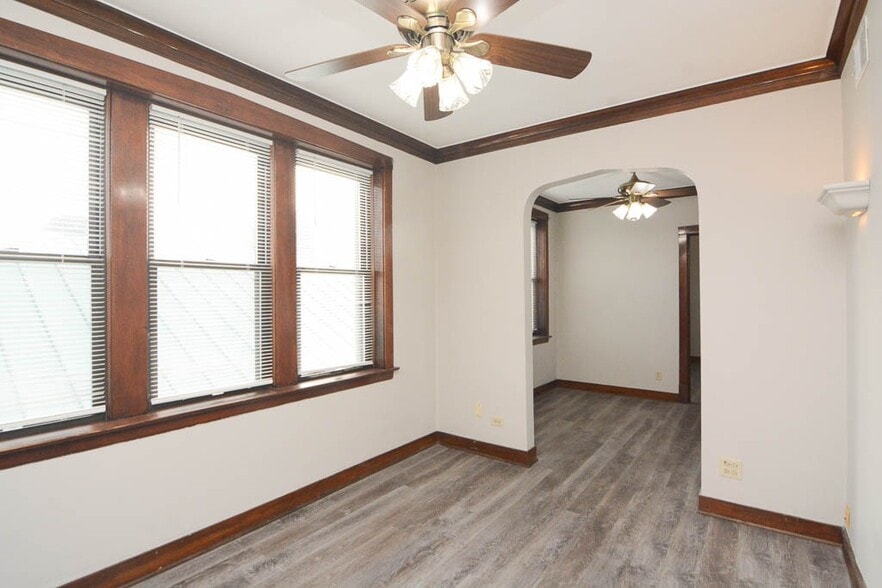 Building Photo - 3619 N Paulina St