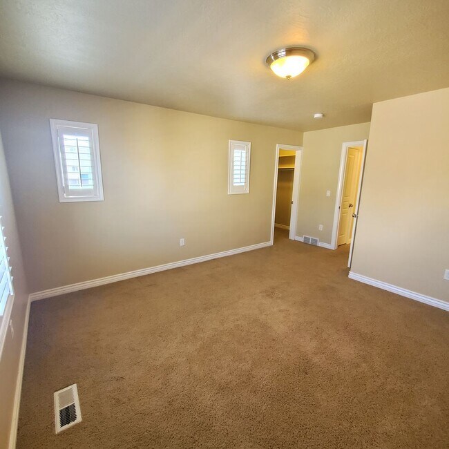 Building Photo - Incredible Lehi Townhouse