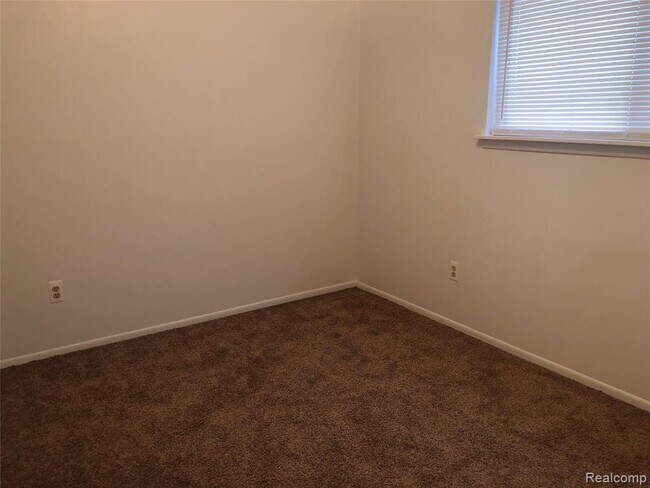 Building Photo - 18633 Negaunee