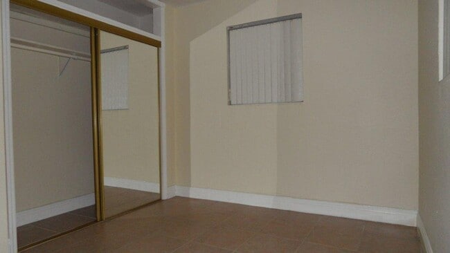 Building Photo - 700 N 70th Ave