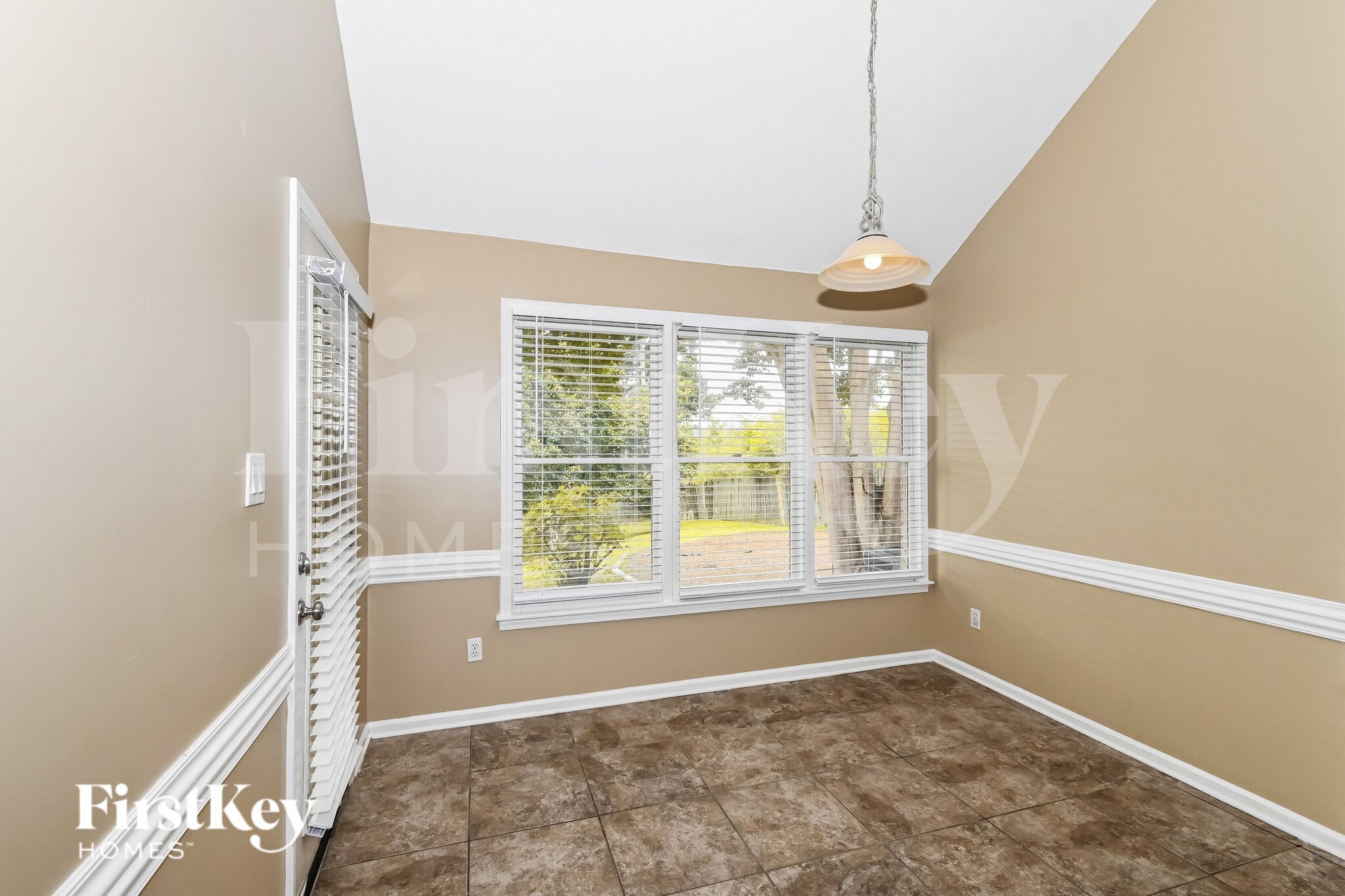 Building Photo - 844 Tropicana Dr E