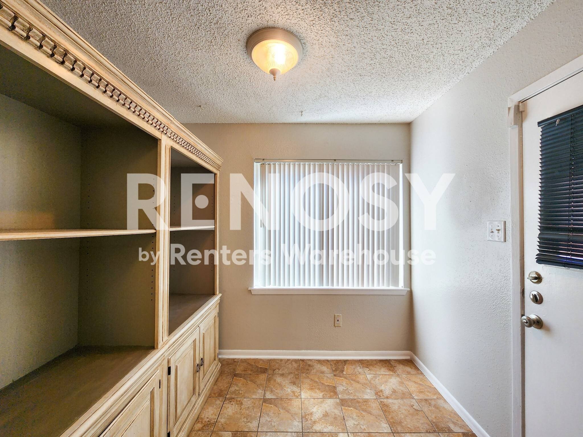 Building Photo - 17742 Kings Park Ln