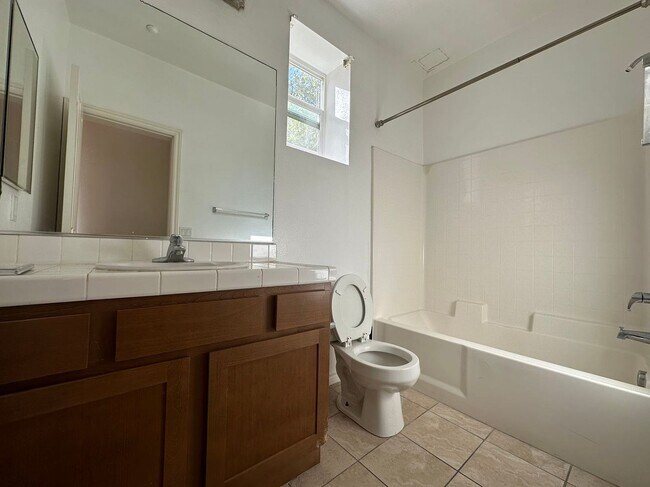 Building Photo - 5 BEDROOM HOME FOR LEASING IN West Covina