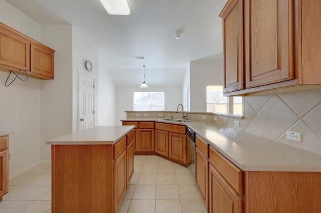 Building Photo - 917 Old Wick Castle Way