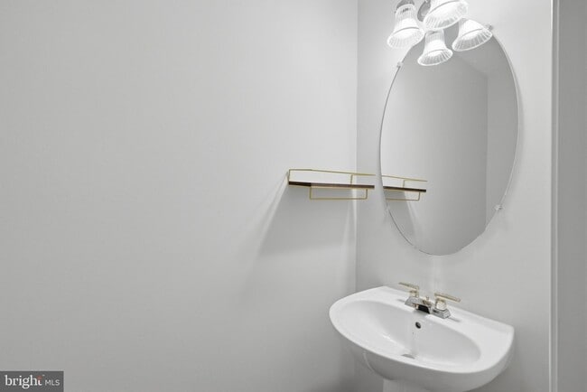 Building Photo - 45570 Trestle Terrace