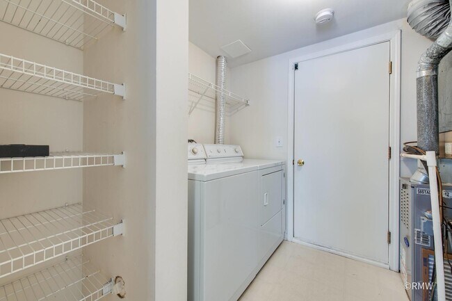 Building Photo - 1223 Summersweet Ln